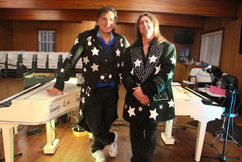 Gallery photo 1 of Tommy Lee Thompson Solo and Dueling Piano Show