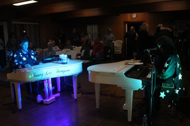 Gallery photo 2 of Tommy Lee Thompson Solo and Dueling Piano Show