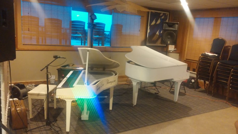 Gallery photo 20 of Tommy Lee Thompson Solo and Dueling Piano Show