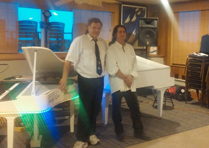 Gallery photo 9 of Tommy Lee Thompson Solo and Dueling Piano Show