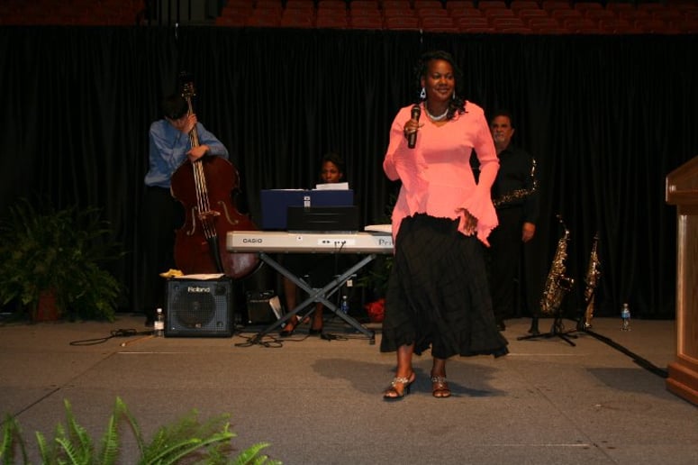 Gallery photo 4 of Toni Denise