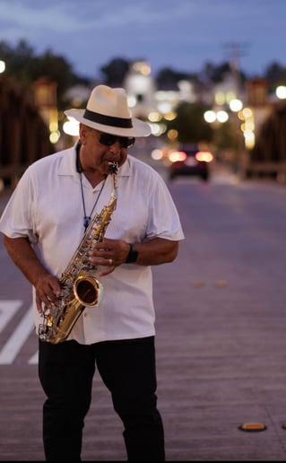 Gallery photo 3 of Tony Merlo, Elegant Sax & Vocals