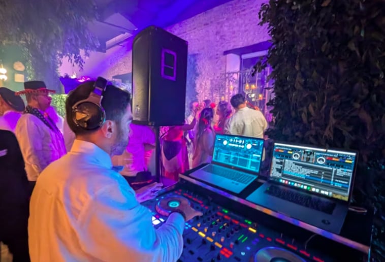 Gallery photo 3 of DJ Fidel