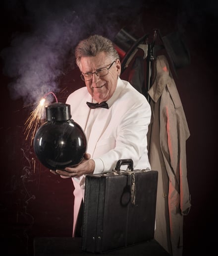 Gallery photo 7 of Elliott Hitchcock, Explosive Comedy Magic!