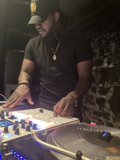 Gallery photo 2 of Top Tier DJ Experience