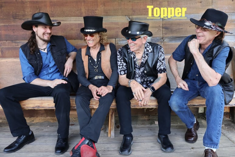 Gallery photo 2 of Topper