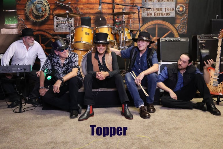 Gallery photo 3 of Topper