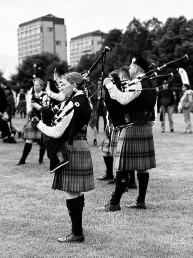 Gallery photo 5 of Tori & Craig - Lower Mainland Bagpipers