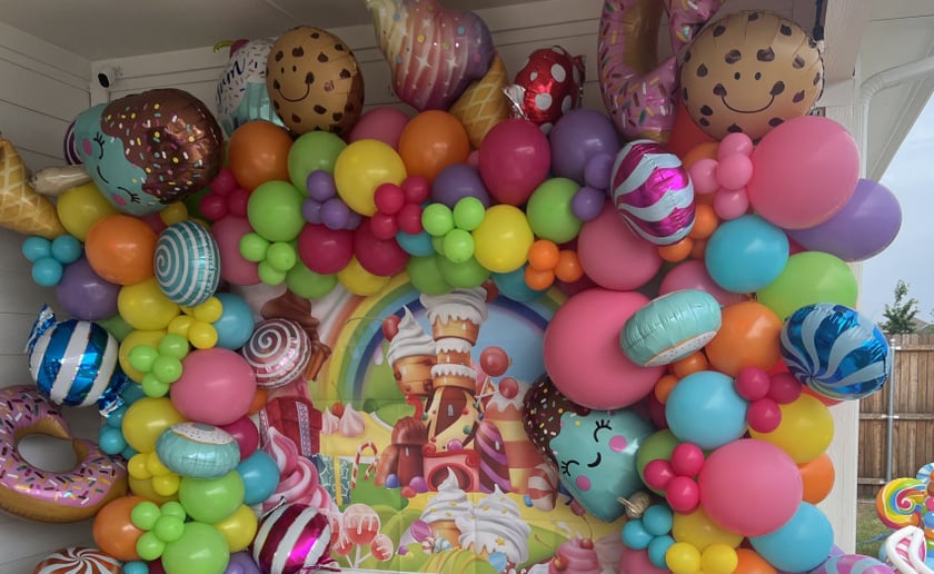 Gallery photo 10 of Totally Twisted Balloon Artistry, LLC