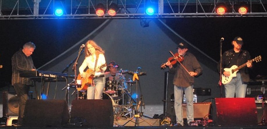 Gallery photo 3 of Tracy Allison & The Drive