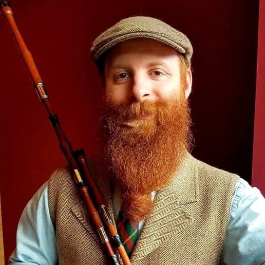 Gallery photo 2 of Tracy Jenkins bagpiper