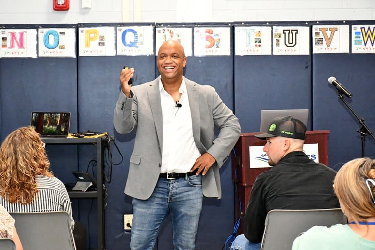 Gallery photo 1 of Mike Veny - Keynote Speaker & Drummer