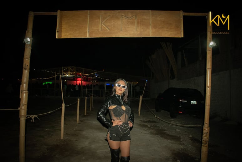 Gallery photo 3 of Tributo a Becky G