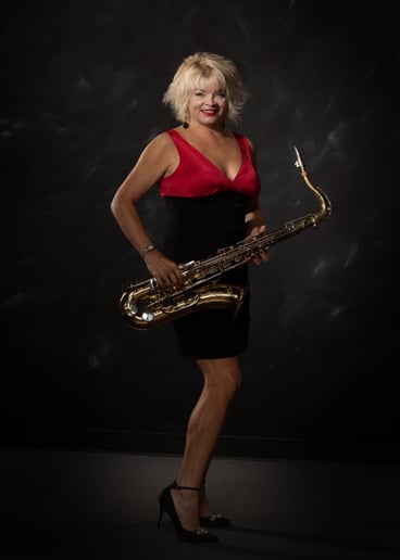 Gallery photo 2 of MelindaOnSax