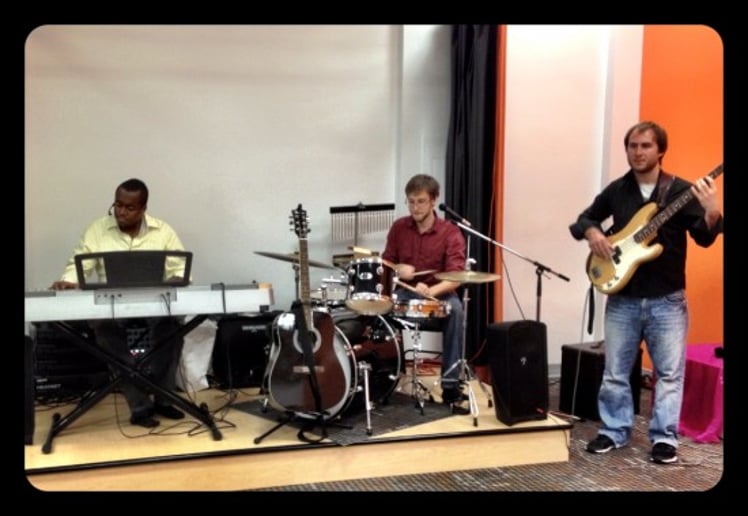 Gallery photo 1 of Trio de Leon