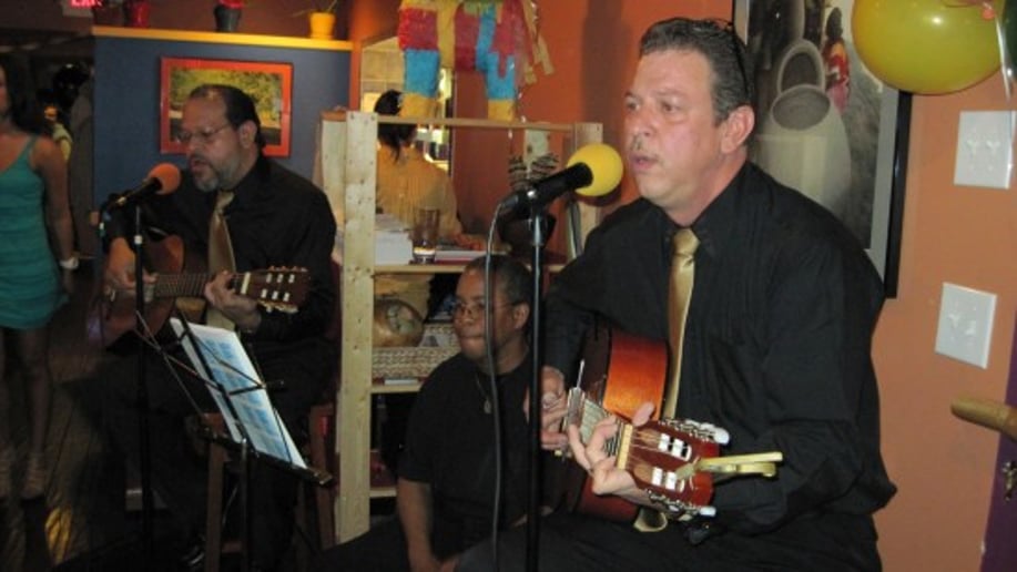 Gallery photo 3 of Trio Los Claveles