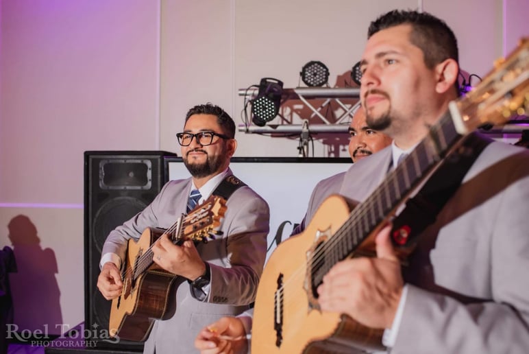 Gallery photo 1 of Trio Tres En Punto