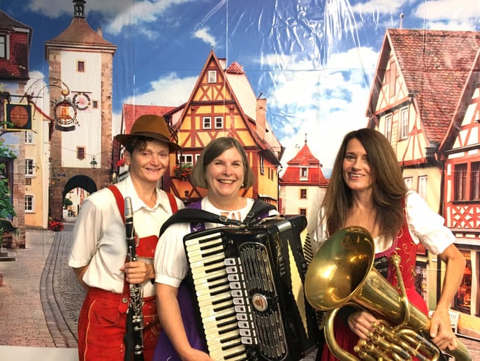 Gallery photo 3 of TubaFrau Hofbrau Band