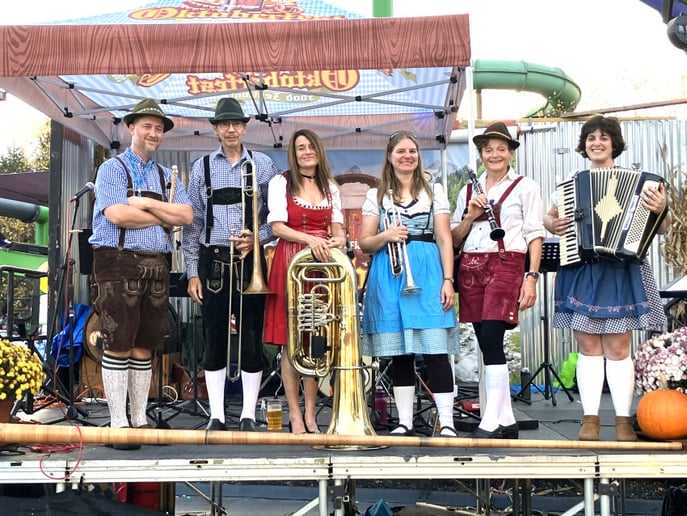 Gallery photo 5 of TubaFrau Hofbrau Band