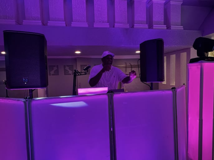 Gallery photo 5 of Twin The Dj