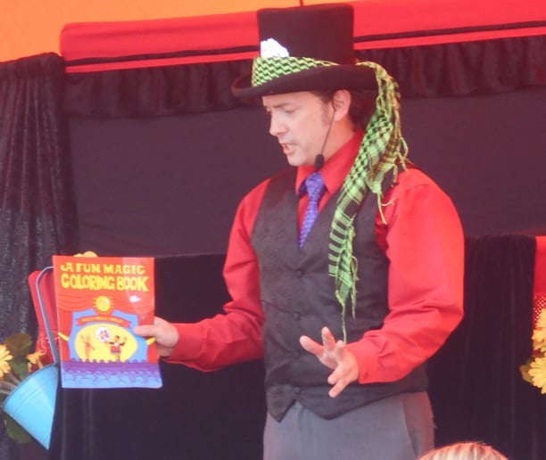 Gallery photo 11 of Twist The Balloonman