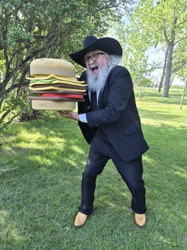 Gallery photo 2 of Twistin Tex Balloonist & Comedy Magician