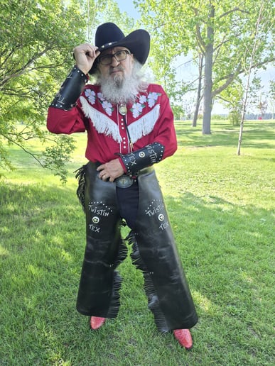 Gallery photo 14 of Twistin Tex Balloonist & Comedy Magician