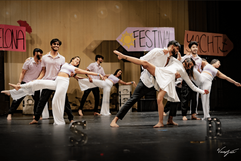 Gallery photo 5 of UCSD ZOR: Hindi Film Dance
