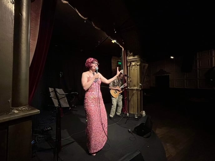 Gallery photo 4 of Ula Vamps, Your Silly Singing Showgirl!