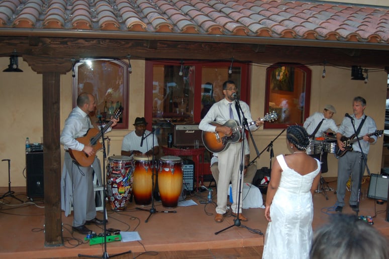 Gallery photo 3 of UnaMaz Band