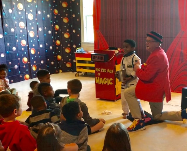 Gallery photo 3 of Uncle Bucks Magic Show
