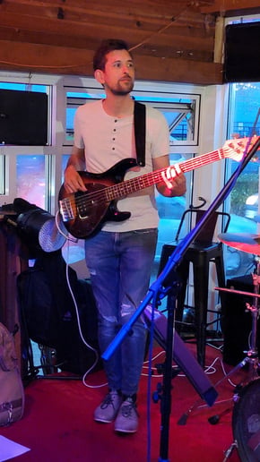 Gallery photo 3 of Undercover Band