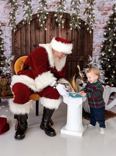 Gallery photo 3 of Uneeda Santa