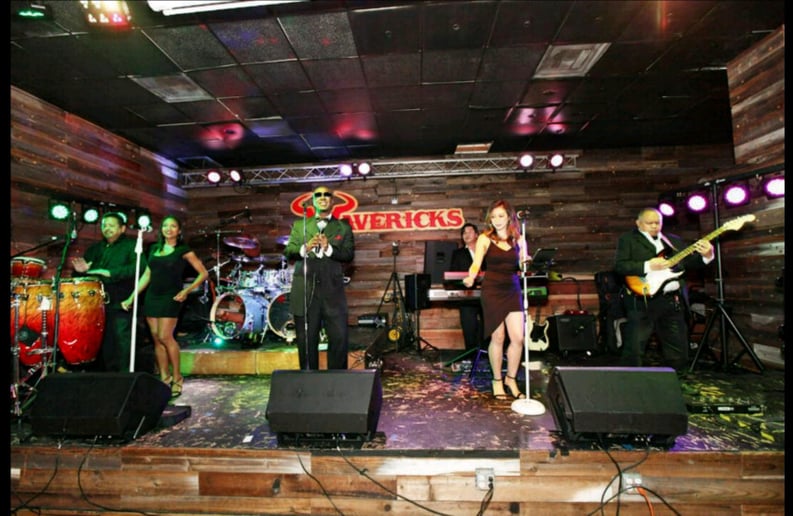Gallery photo 6 of UpTown Live!