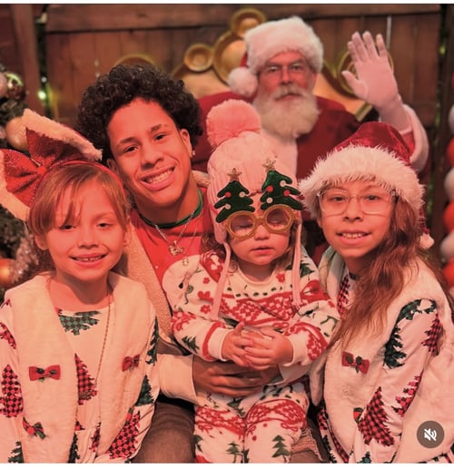 Gallery photo 25 of Uptown Santa