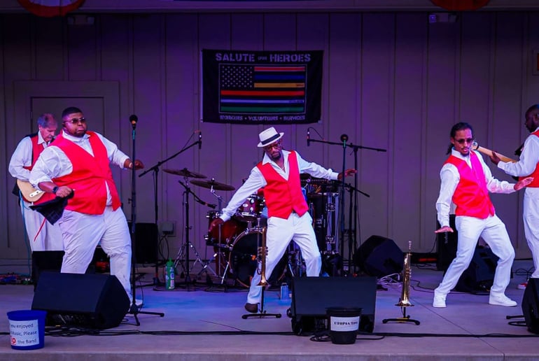 Gallery photo 1 of Utopia Band