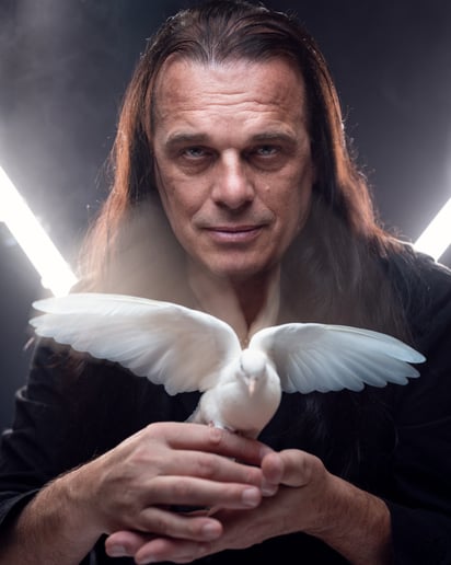Gallery photo 6 of Vaclav closeup/standup/stage magic