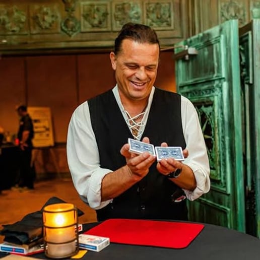 Gallery photo 2 of Vaclav closeup/standup/stage magic