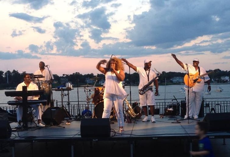 Gallery photo 1 of Valarie Adams & the Dimension Band