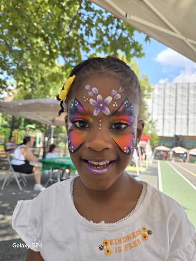 Gallery photo 1 of Val Facepainting & Balloon Twisting
