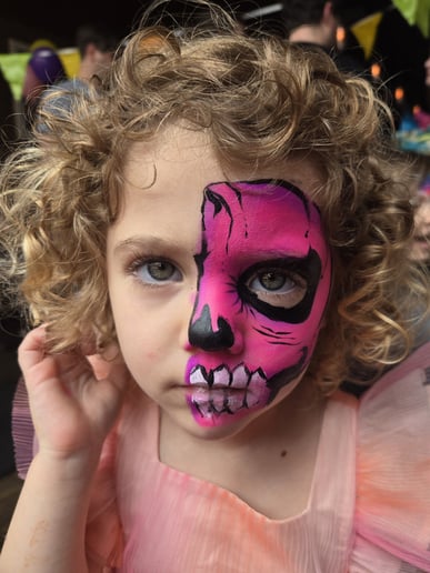 Gallery photo 3 of Val Facepainting & Balloon Twisting