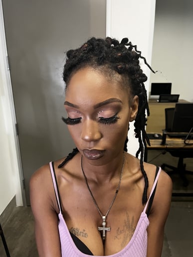 Gallery photo 3 of Valreemakeup