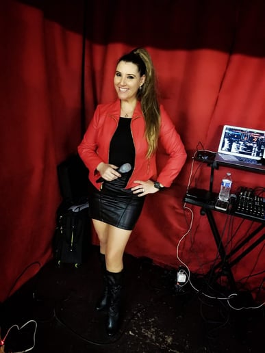 Gallery photo 1 of Myrlen Sorrell - Varied Music Singer
