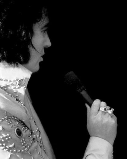 Gallery photo 7 of Vegas Elvis Impersonators And Showgirls