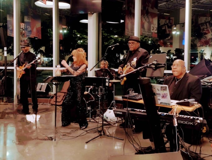 Gallery photo 3 of Velvet Rose Band Chicago