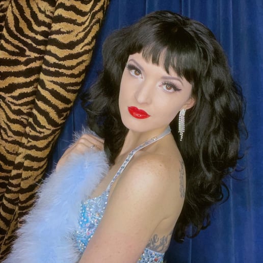 Gallery photo 1 of Velvetina Taylor