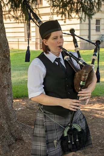 Gallery photo 5 of Vera Hamilton - Event Bagpiper