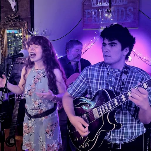 Gallery photo 1 of Vero & The Beat