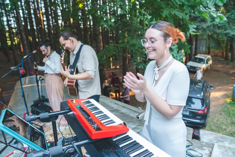 Gallery photo 1 of Veronika on the keys