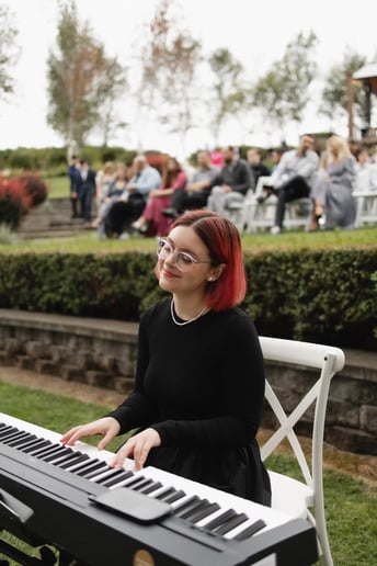 Gallery photo 4 of Veronika on the keys
